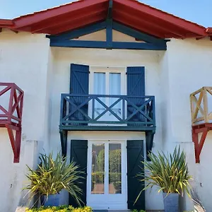 https://le-clos-de-maeva-class-2-toiles.biarritzhotels.info